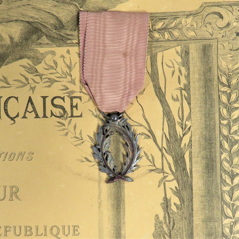 DIPLOME ET MEDAILLES MEDAILLE D'HONNEUR POUR UN CHEF DE GARE EN 1900 AU PONT DE BEAUVOISIN DANS L'ISERE