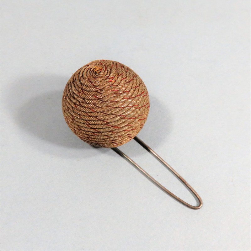 POMPON BOULE EN CANNETILLE OR ARGENT ET ROUGE POUR KEPI 1884 D'ADJUDANT OU ADJUDANT CHEF DANS SA BOITE