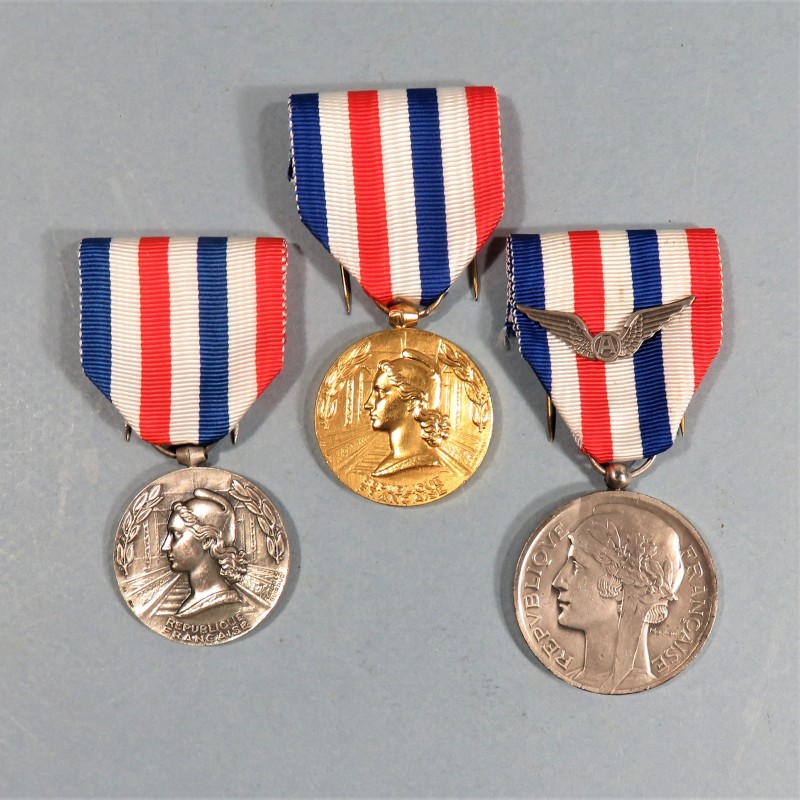 ENSEMBLE DE 3 MEDAILLES CIVILES UNE MEDAILLE ARGENT AERONOTIQUE ET 2 MEDAILLES CLASSES OR ET ARGENT DES CHEMINS DE FER °