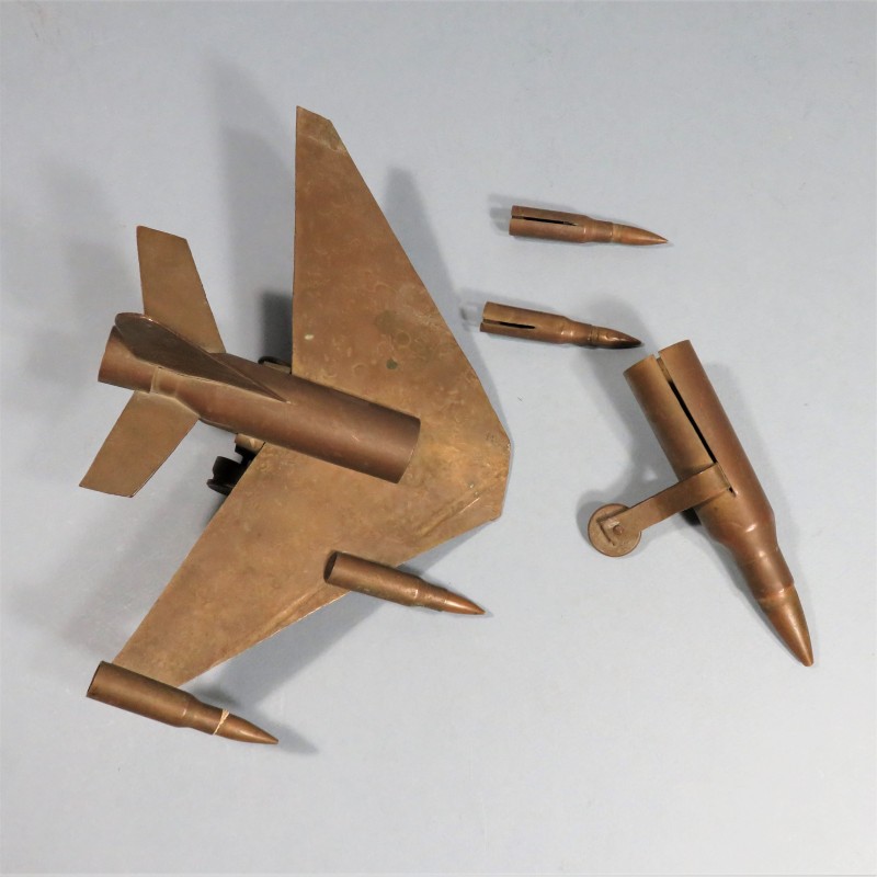 AVIATION FRANCAISE MIRAGE BELLE FABRICATION ARTISANAL A PARTIR DE MUNITIONS 12.7 ET 7.62