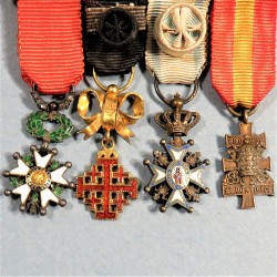 MEDAILLE BARRETTE DE 4 REDUCTIONS LEGION D'HONNEUR ORDRE ROYAL DU SAINT SEPULCRE DE JERUSALEM ST SAVA ET DES DECORES DU PAPE °