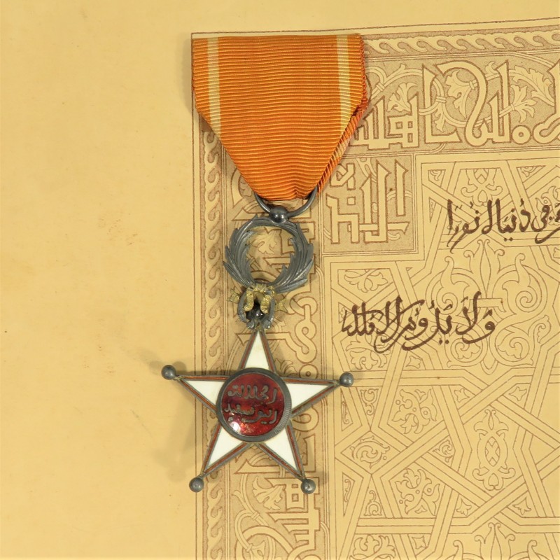 MAROC ENSEMBLE DIPLOMES ET MEDAILLE DE CHEVALIER DE L'ORDRE DU OUISSAM ALAOUITE MERITE CHERIFIEN DAHIR MAROCCO ORDER °