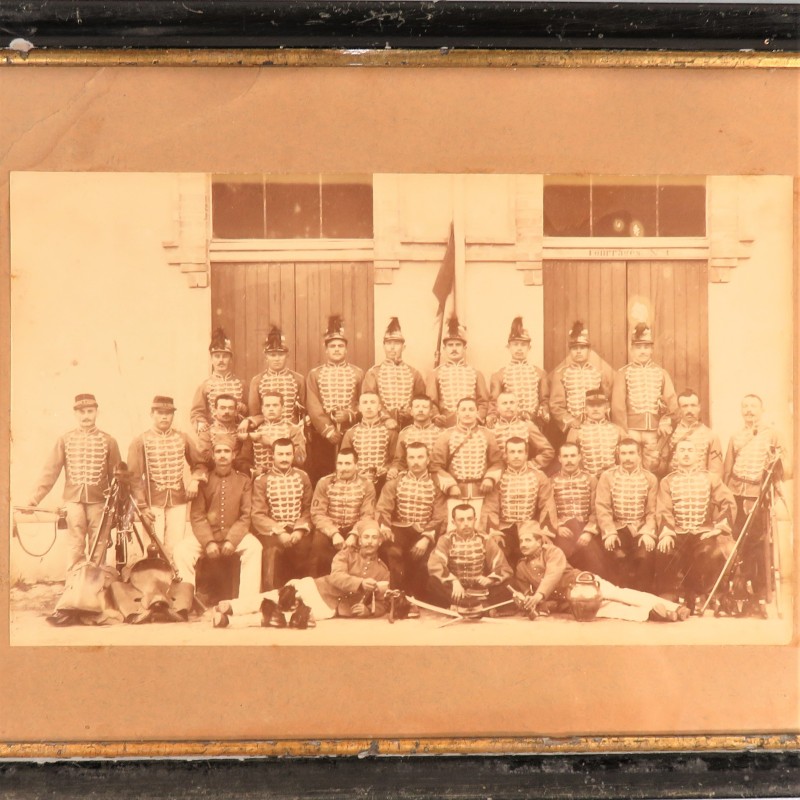 PETIT CADRE PHOTO D'UN GROUPE DE CAVALERIE LEGERE DU 12 ème REGIMENT DE HUSSARDS