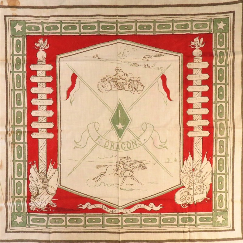 GRAND MOUCHOIR OU FOULARD PATRIOTIQUE SOUVENIR DU 1 er REGIMENT DE DRAGON CAVALERIE 1930 1940 ST GERMAIN EN LAYE