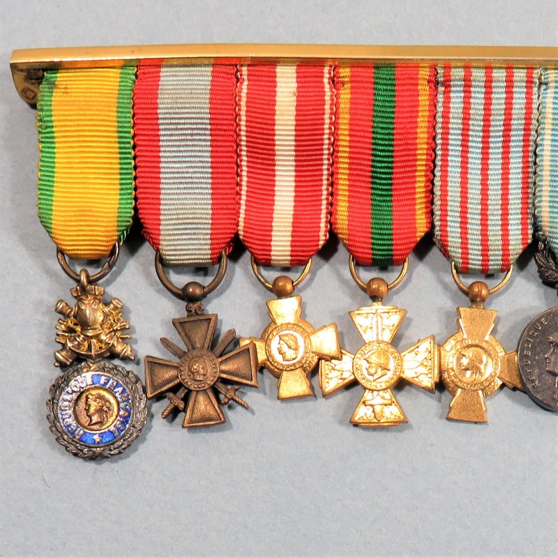 BARRETTE DE 9 REDUCTIONS DES MEDAILLES MILITAIRES D'UN ANCIEN DE LA SECONDE GUERRE COLONIAL INDOCHINE ALGERIE °