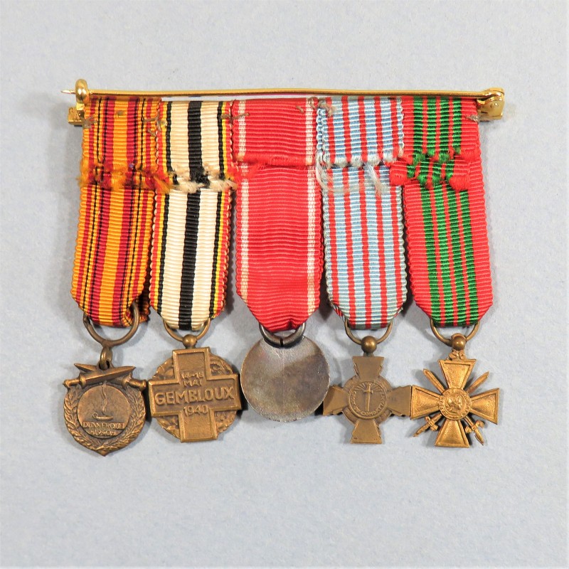 BARRETTE DE 5 REDUCTIONS DES MEDAILLES MILTAIRES D'UN ANCIEN CAVALIER DE LA SECONDE GUERRE GEMBELOUX DUNKERQUE CHARS DE COMBAT °