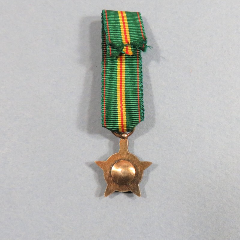 CONGO REDUCTION DE LA MEDAILLE D'OFFICIER DE L'ORDRE DU DEVOUEMENT CONGOLAIS ORDER OF DEVOTION MINIATURE OFFICER MEDAL °