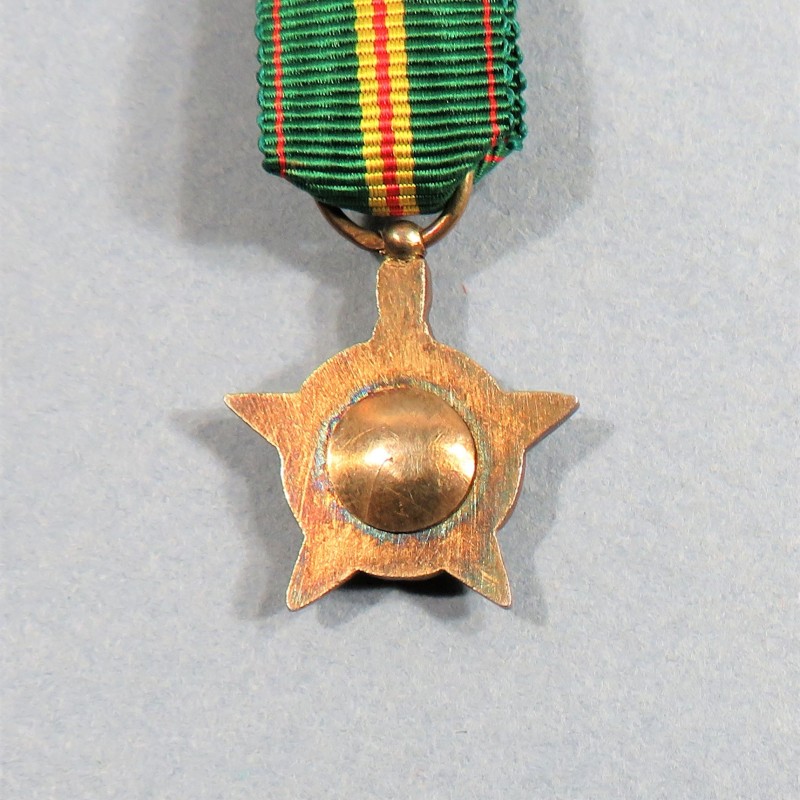 CONGO REDUCTION DE LA MEDAILLE D'OFFICIER DE L'ORDRE DU DEVOUEMENT CONGOLAIS ORDER OF DEVOTION MINIATURE OFFICER MEDAL °