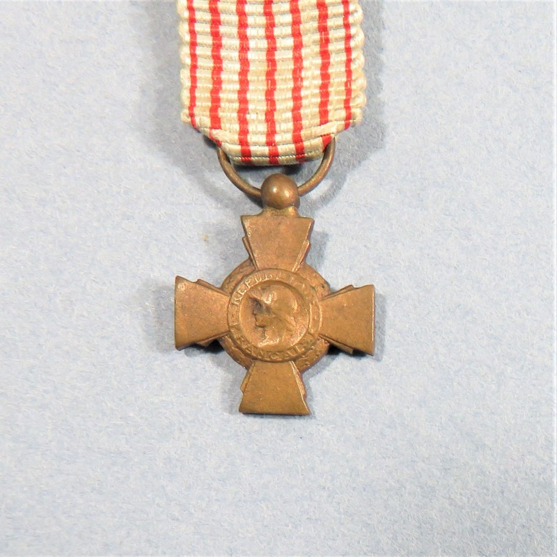 FRANCE REDUCTION DE LA MEDAILLE OU CROIX DU COMBATTANT MEDAILLE MILITAIRE BRONZE PATINE °