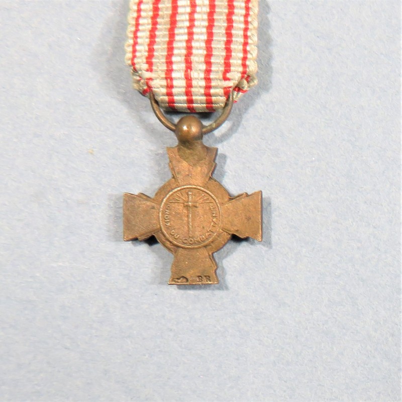 FRANCE REDUCTION DE LA MEDAILLE OU CROIX DU COMBATTANT MEDAILLE MILITAIRE BRONZE PATINE °