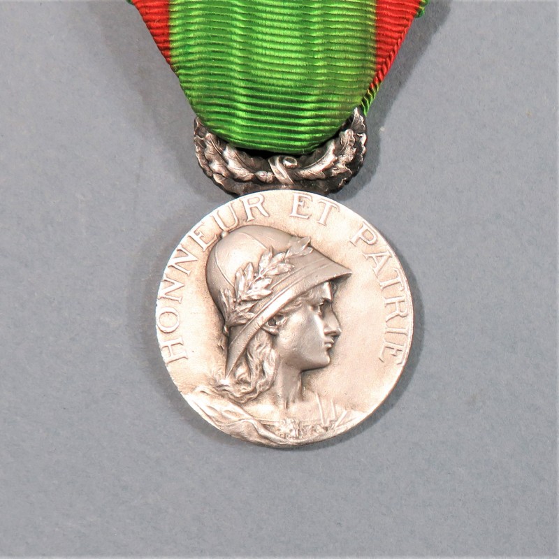 MEDAILLE DE L'ASSOCITION AMICALE ET PHILANTROPIQUE DES ANCIENS SPAHIS LE BURNOUS FONDEE LE 26 JUIN 1899 DEUXIEME TYPE