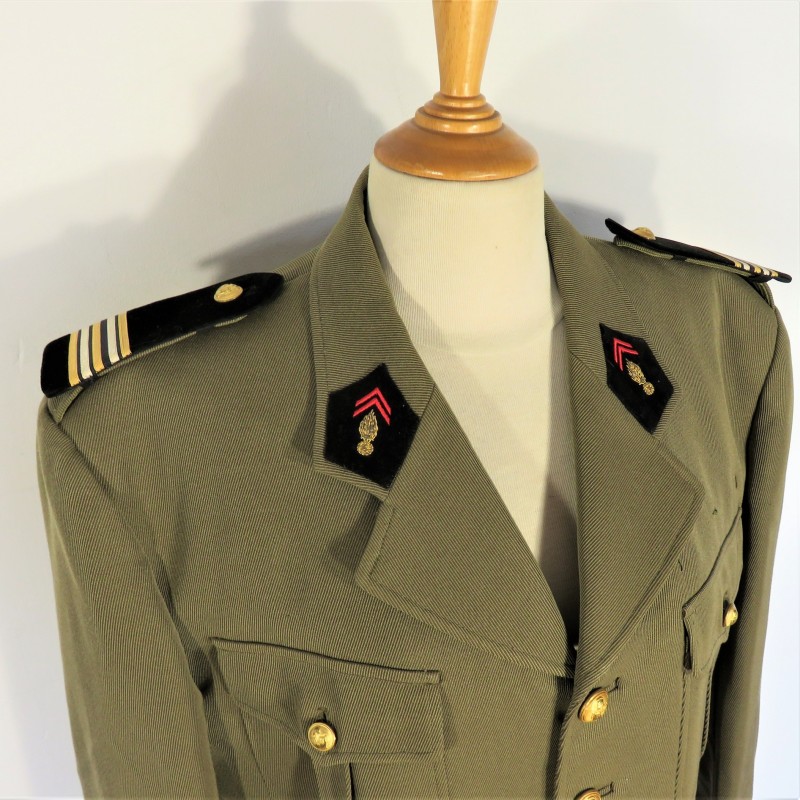 UNIFORME D'UN LIEUTENANT-COLONEL DU GENIE FABRICATION DATEE DES ANNEES 1966-1967 VESTE ET PANTALON