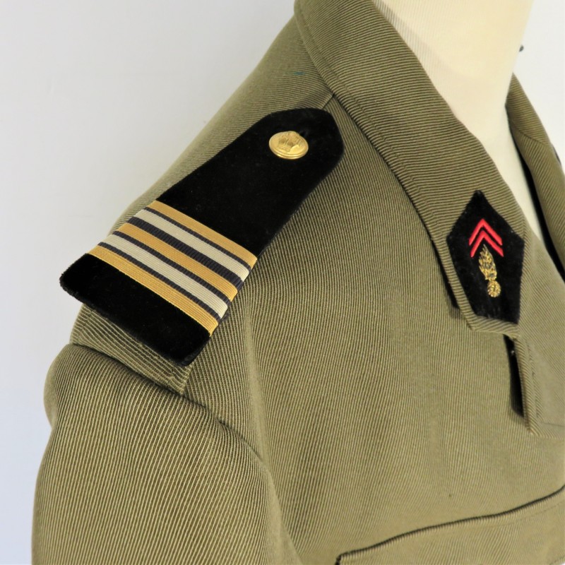 UNIFORME D'UN LIEUTENANT-COLONEL DU GENIE FABRICATION DATEE DES ANNEES 1966-1967 VESTE ET PANTALON