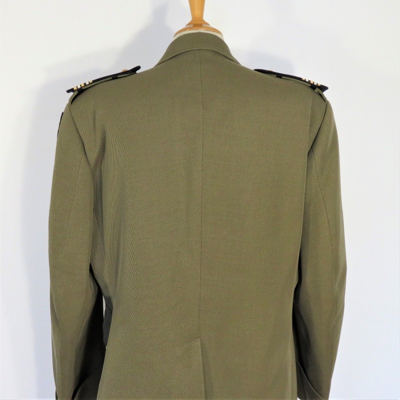 UNIFORME D'UN LIEUTENANT-COLONEL DU GENIE FABRICATION DATEE DES ANNEES 1966-1967 VESTE ET PANTALON