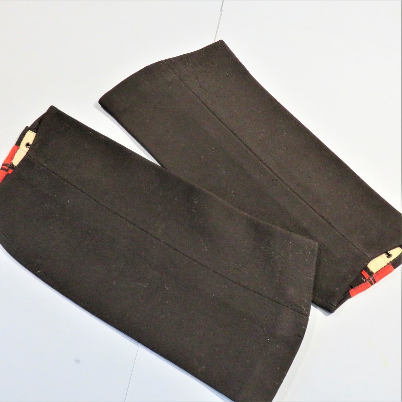 BAS DE PANTALON CULOTTE AMOVIBLES D'OFFICIER REGIMENT D'ARTILLERIE TROISIEME REPUBLIQUE DRAP NOIR BANDES ROUGE