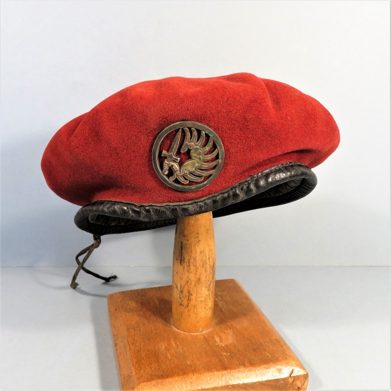 BERET ROUGE AMARANTE PARACHUTISTE TAP INSIGNE DRAGO PARIS ROMAINVILLE TAILLE 56