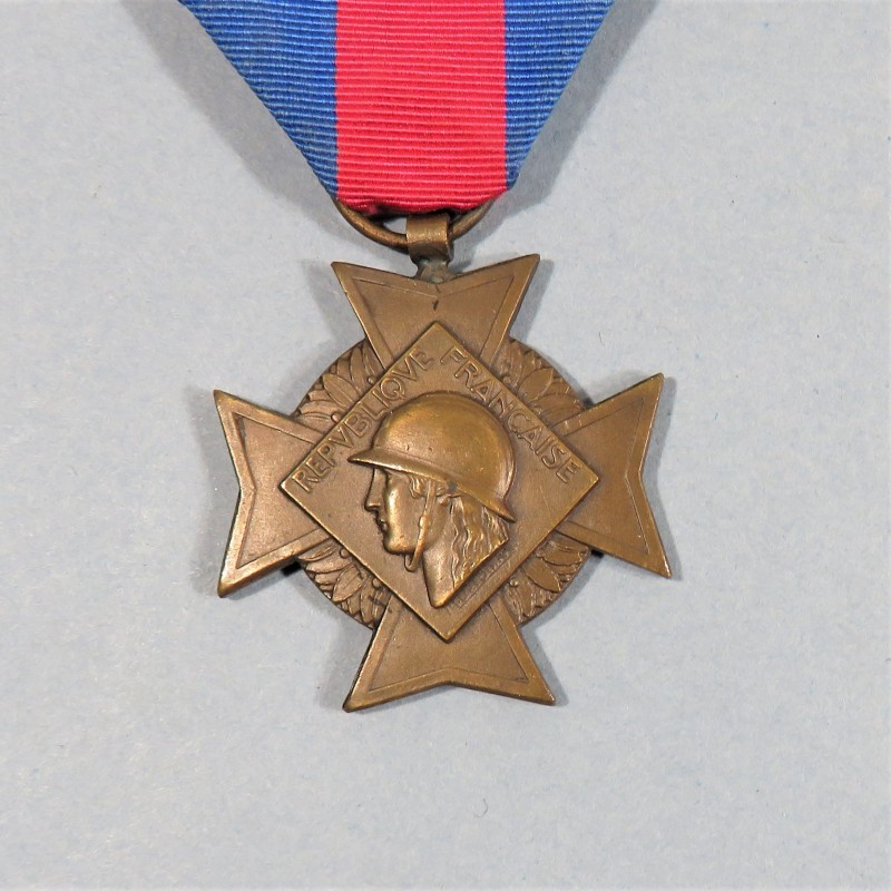 FRANCE MEDAILLE OU CROIX DES SERVICES MILITAIRES VOLONTAIRES OU MERITE MILITAIRE SECOND MODELE CLASSE BRONZE