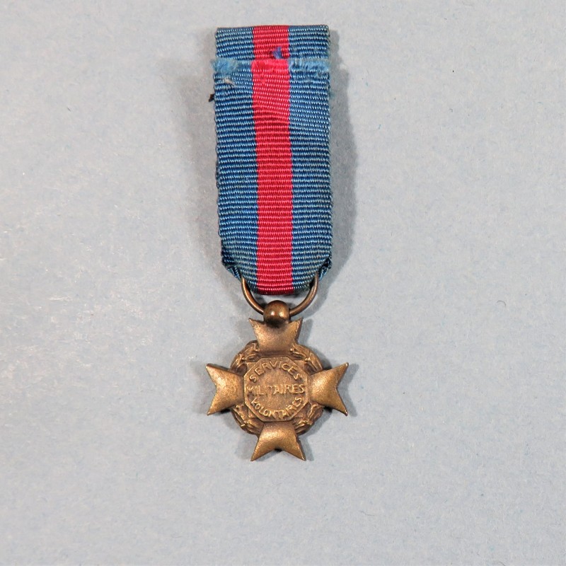 FRANCE REDUCTION DE LA MEDAILLE OU CROIX DES SERVICES MILITAIRES VOLONTAIRES OU MERITE MILITAIRE PREMIER MODELE CLASSE BRONZE