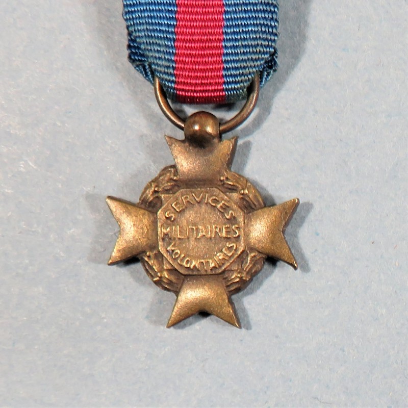 FRANCE REDUCTION DE LA MEDAILLE OU CROIX DES SERVICES MILITAIRES VOLONTAIRES OU MERITE MILITAIRE PREMIER MODELE CLASSE BRONZE