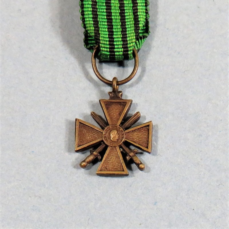 FRANCE REDUCTION DE LA MEDAILLE CROIX DE GUERRE OU CROIX DE VICHY ANCIENS COMBATTANTS CAMPAGNE 1939 1940