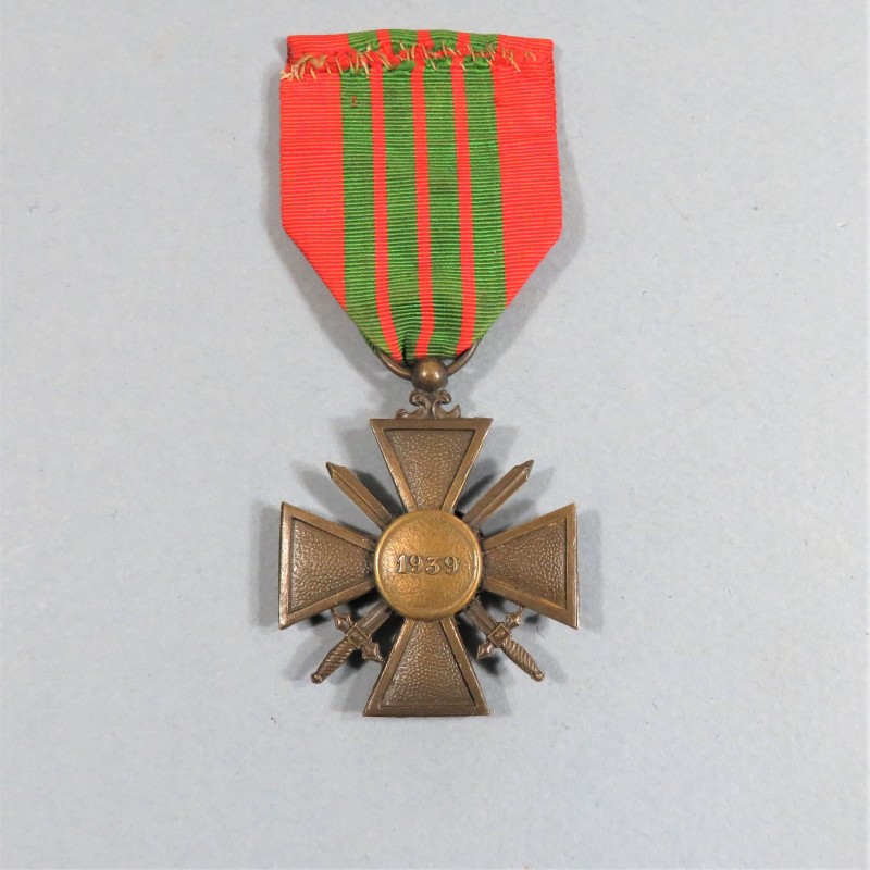 CROIX DE GUERRE 1939-1945 DATE AU DOS 1939 AVEC UNE ETOILE POUR UNE CITATION A L'ORDRE DU REGIMENT