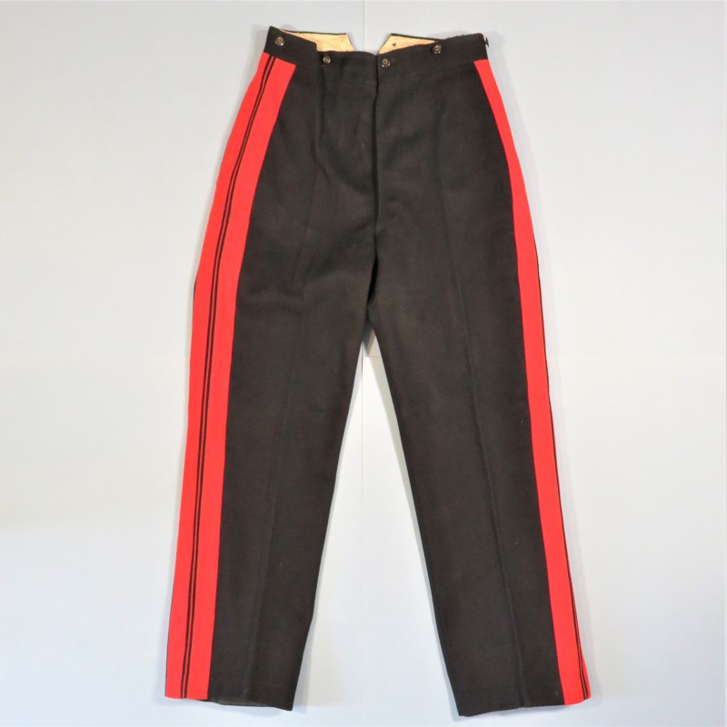 PANTALON D'OFFICIER REGIMENT D'ARTILLERIE OU ECOLE MILITAIRE TROISIEME REPUBLIQUE DRAP NOIR BANDES ROUGES TENUE 1931