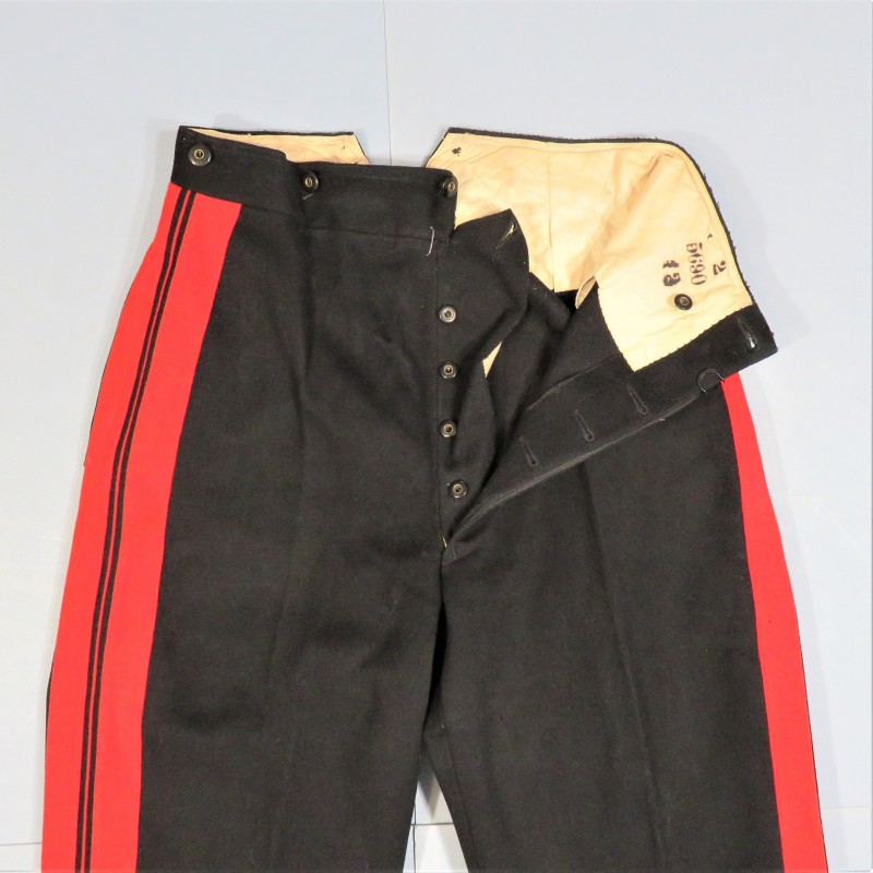 PANTALON D'OFFICIER REGIMENT D'ARTILLERIE OU ECOLE MILITAIRE TROISIEME REPUBLIQUE DRAP NOIR BANDES ROUGES TENUE 1931