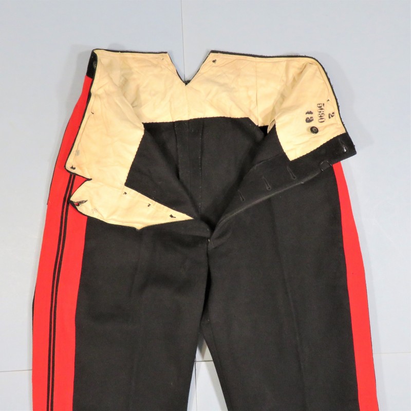 PANTALON D'OFFICIER REGIMENT D'ARTILLERIE OU ECOLE MILITAIRE TROISIEME REPUBLIQUE DRAP NOIR BANDES ROUGES TENUE 1931