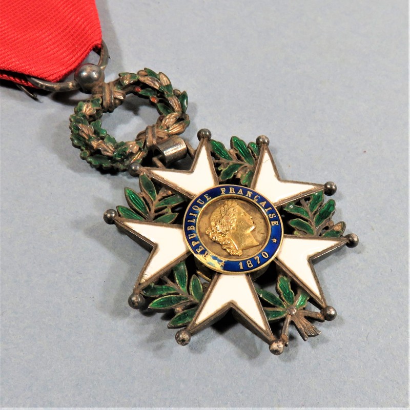 FRANCE MEDAILLE DE CHEVALIER DE L'ORDRE DE LA LEGION D'HONNEUR 3 ème REPUBLIQUE EN ARGENT MODELE LUXE A FILET