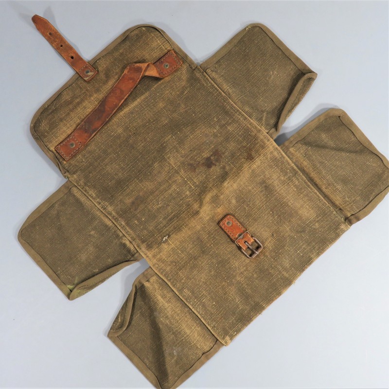 FRANCE TROUSSE OU NECESSAIRE DE NETOYAGE POUR ARMEMENT MITRAILLEUSE 1940 1950 A IDENTIFIER ?