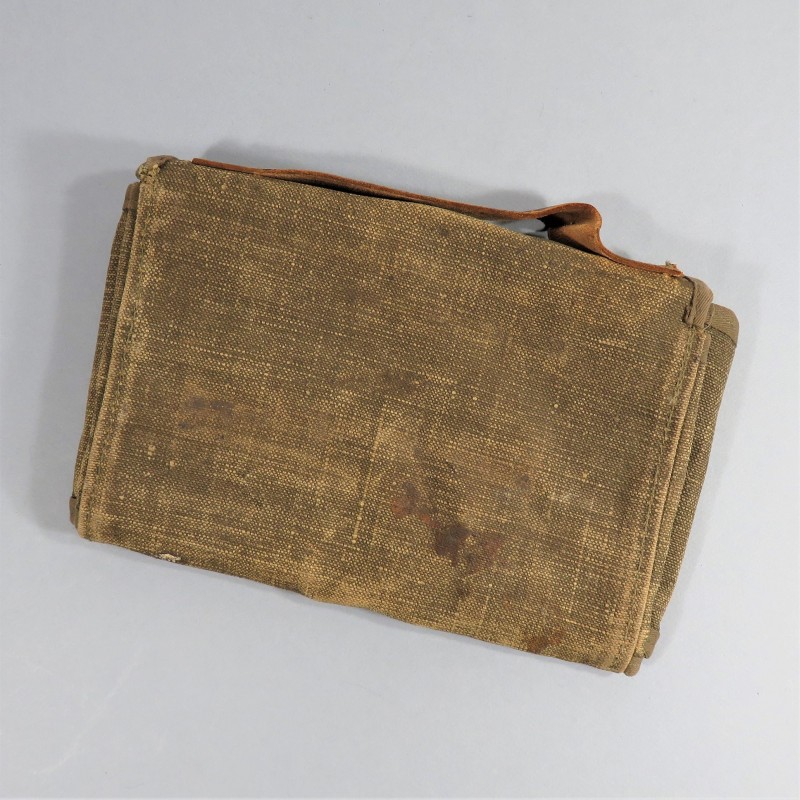 FRANCE TROUSSE OU NECESSAIRE DE NETOYAGE POUR ARMEMENT MITRAILLEUSE 1940 1950 A IDENTIFIER ?