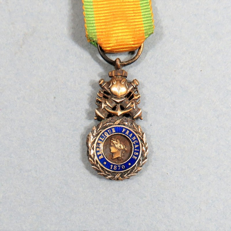 FRANCE REDUCTION DE LA MEDAILLE MILITAIRE TROISIEME REPUBLIQUE VALEUR ET DISCIPLINE EN ARGENT MONOBLOC °