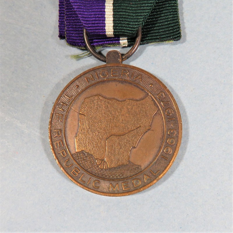 NIGERIA MEDAILLE DES 10 ANS DE LA REPUBLIQUE THE REPUBLIC MEDAL 1963-1973  NIGERIAN MEDAL °