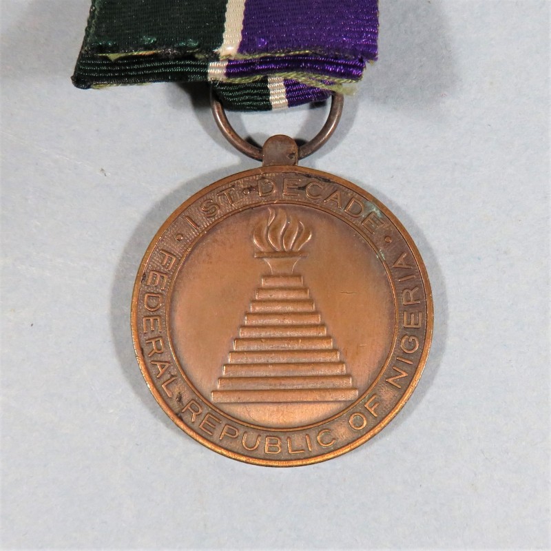 NIGERIA MEDAILLE DES 10 ANS DE LA REPUBLIQUE THE REPUBLIC MEDAL 1963-1973  NIGERIAN MEDAL °