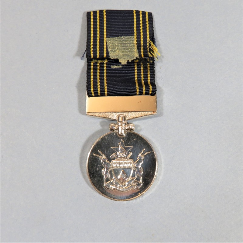 ZIMBABWE MEDAILLE MILITAIRE POUR 15 ANS DE SERVICE EXEMPLAIRE DANS LA POLICE FOR 15 YEARS SERVICE ATTRIBUEE NAMED °