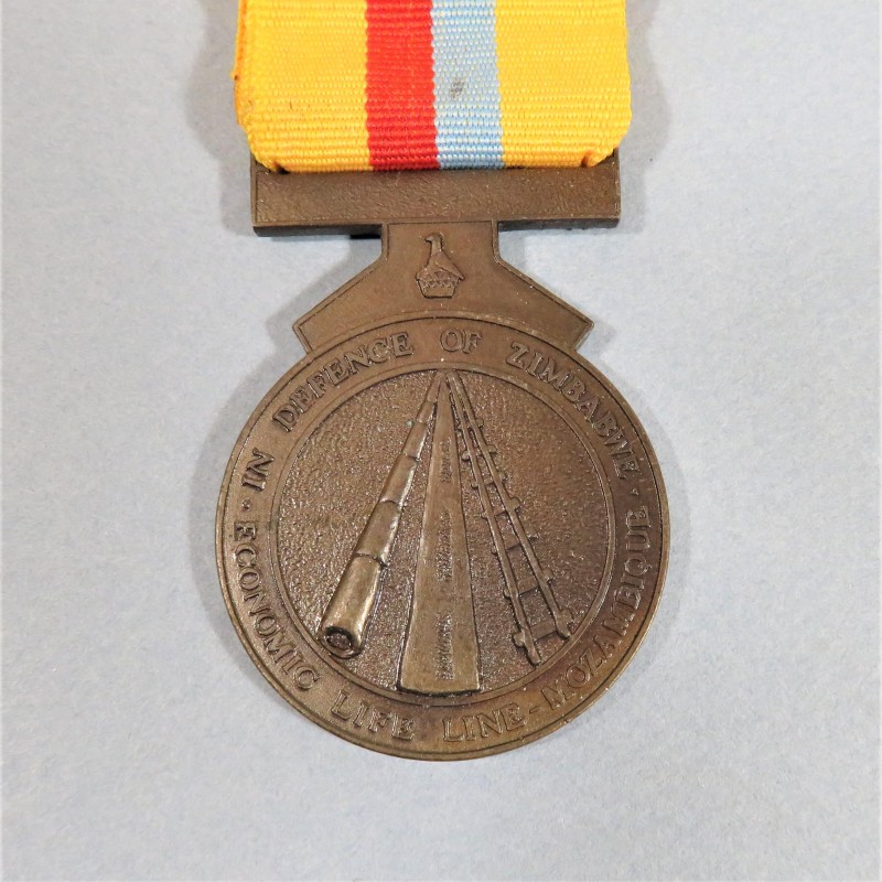 ZIMBABWE MEDAILLE POUR LA CAMPAGNE AU MOZAMBIQUE OU DEFENSE DES PIPELINE1984-1985 CAMPAGN RENAMO ATTRIBUEE NAMED °