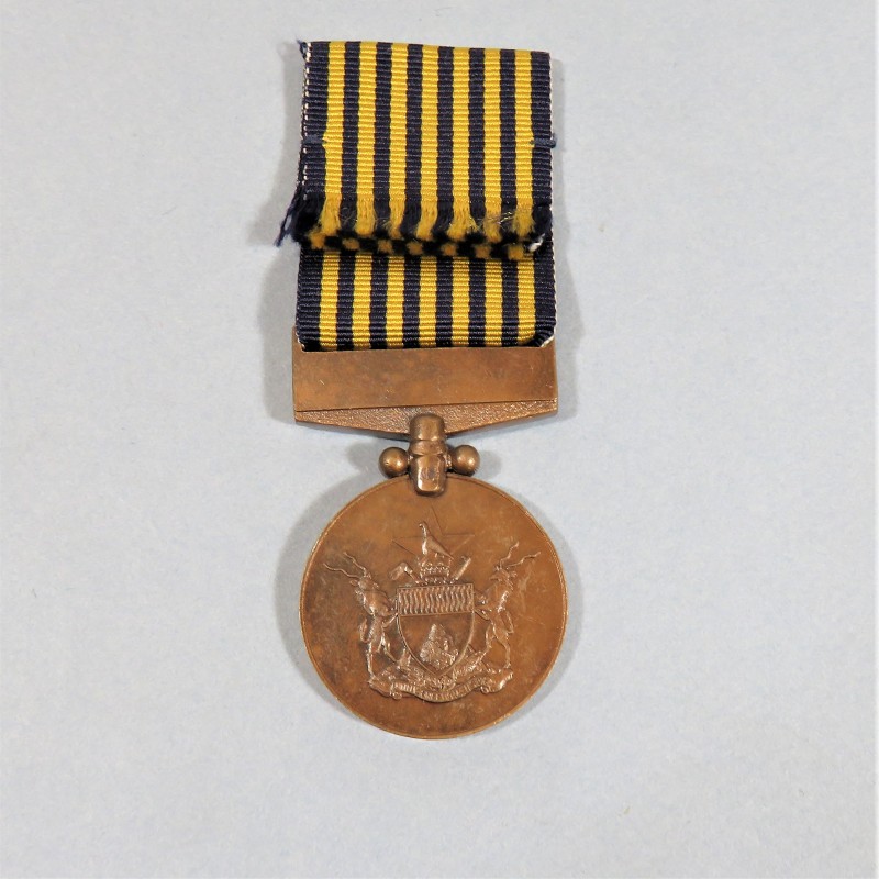 ZIMBABWE MEDAILLE DU MERITE POUR LA POLICE COMMENDATION MEDAL FOR THE POLICE MARQUEE SUR LA TRANCHE SPECIMEN 08 °