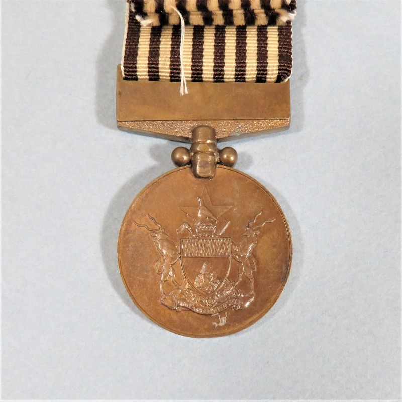 ZIMBABWE MEDAILLE DU MERITE POUR L'ARMEE COMMENDATION MEDAL FOR THE ARMY MARQUEE SUR LA TRANCHE SPECIMEN 04 °