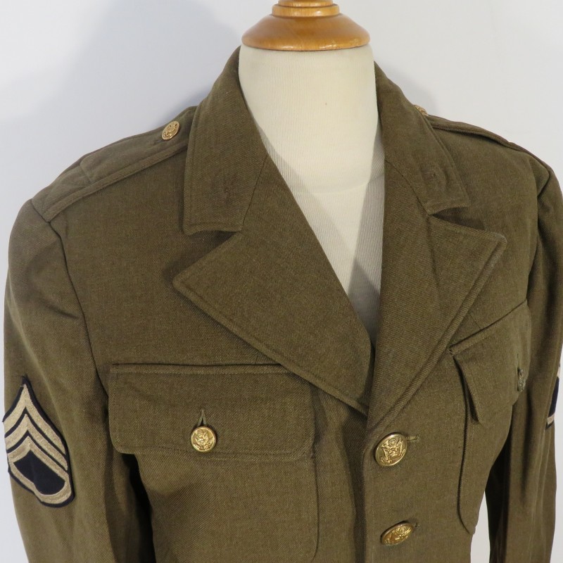 BLOUSON VESTE US " IKE " MODELE 1944 MONTE AVEC PATCH AVIATION STAFF SERGENT TAILLE 38 R ET NOMBREUX MATRICULES