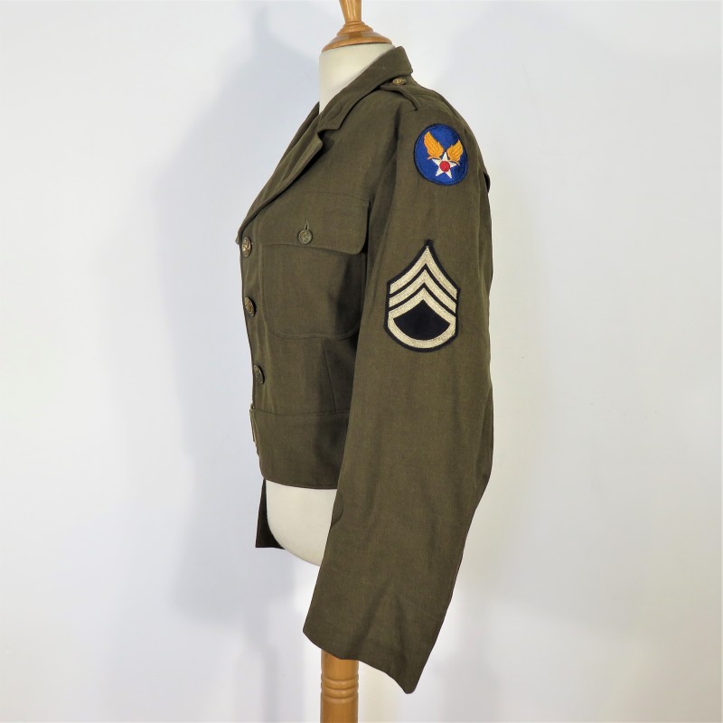 BLOUSON VESTE US " IKE " MODELE 1944 MONTE AVEC PATCH AVIATION STAFF SERGENT TAILLE 38 R ET NOMBREUX MATRICULES