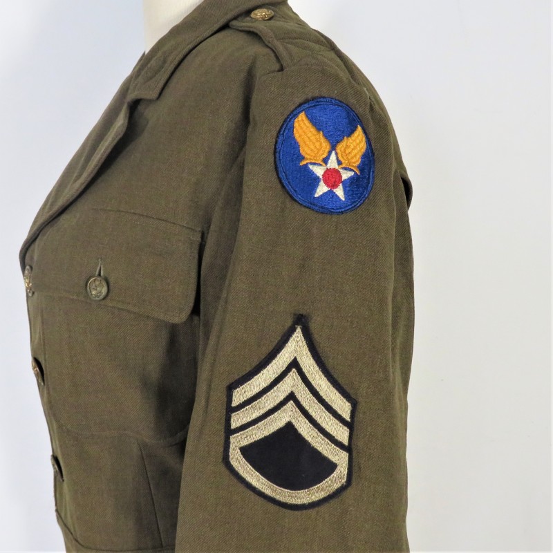 BLOUSON VESTE US " IKE " MODELE 1944 MONTE AVEC PATCH AVIATION STAFF SERGENT TAILLE 38 R ET NOMBREUX MATRICULES