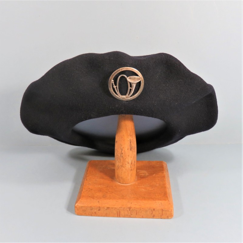 TRES GRANDE TARTE OU GRAND BERET CHASSEURS ALPIN TAILLE 57 FABRICATION 2000 ET INSIGNE CHASSEURS BERAUDY-VAURE