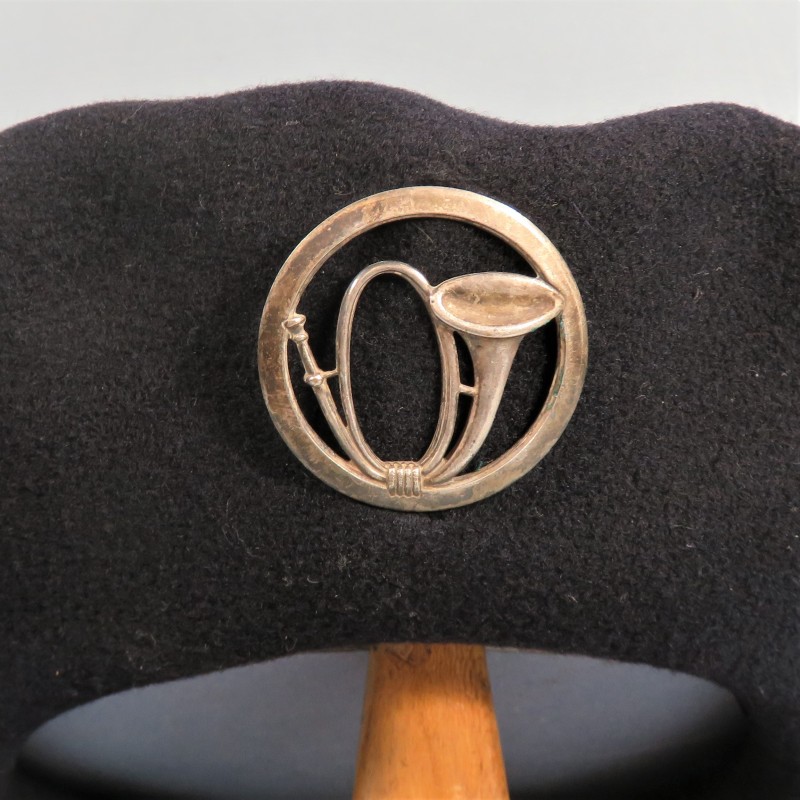 TRES GRANDE TARTE OU GRAND BERET CHASSEURS ALPIN TAILLE 57 FABRICATION 2000 ET INSIGNE CHASSEURS BERAUDY-VAURE