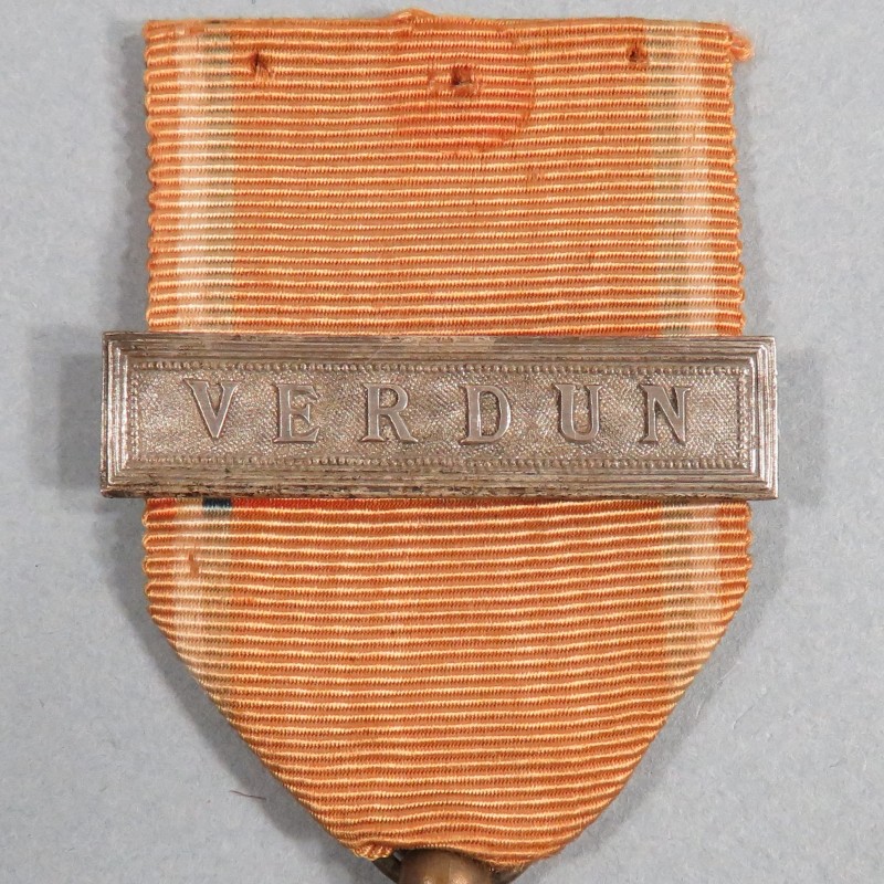 FRANCE MEDAILLE COMMEMORATIVE DE LA BATAILLE DE VERDUN ON NE PASSE PAS 21 FEVRIER 1916 AVEC BARRETTE VERDUN MODELE ANONYME