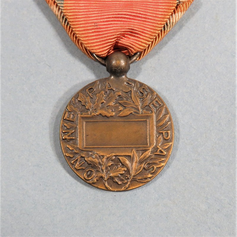 FRANCE MEDAILLE COMMEMORATIVE DE LA BATAILLE DE VERDUN ON NE PASSE PAS 21 FEVRIER 1916 AVEC BARRETTE VERDUN MODELE ANONYME