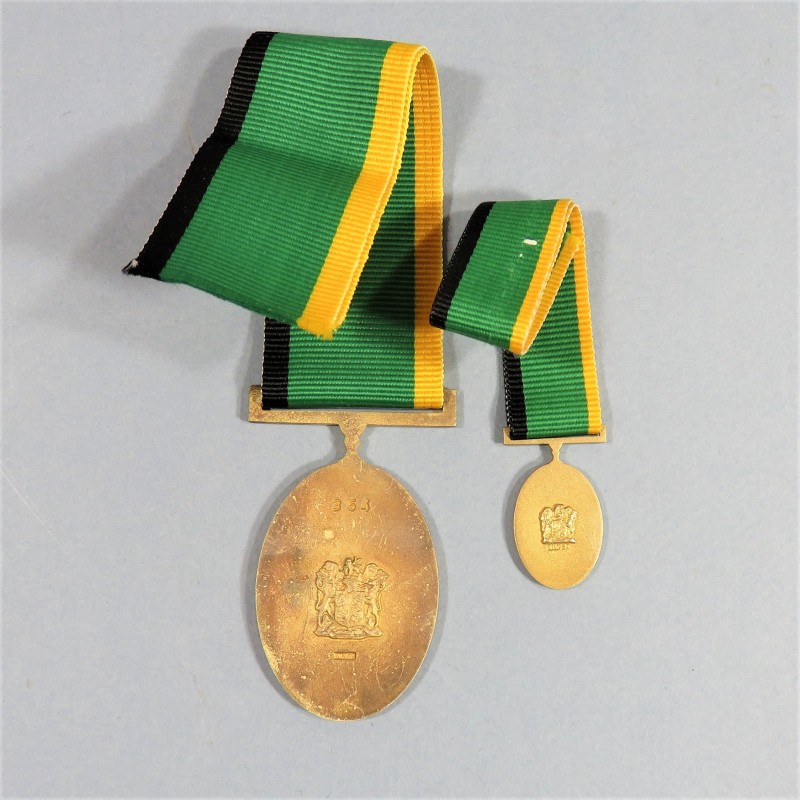 AFRIQUE DU SUD MEDAILLE ET SA REDUCTION UMKHONTO WE SIZWE BRONZE SERVICE MEDAL SOUTH AFRICA NUMEROTEE °