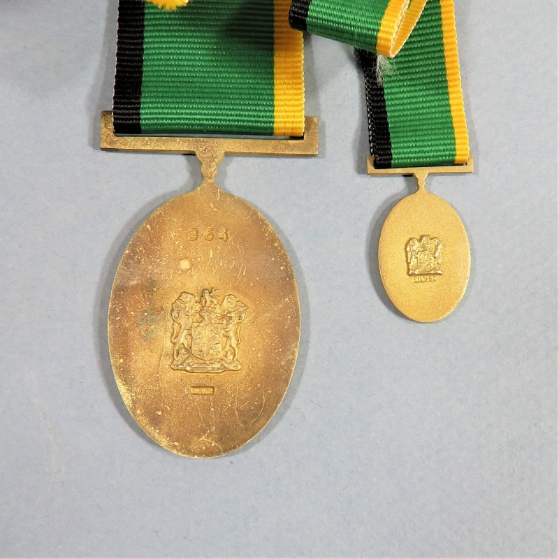 AFRIQUE DU SUD MEDAILLE ET SA REDUCTION UMKHONTO WE SIZWE BRONZE SERVICE MEDAL SOUTH AFRICA NUMEROTEE °