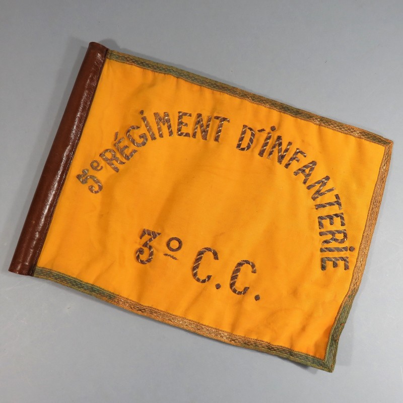 ENSEMBLE DE 2 FANIONS DU 5 ème RI REGIMENT D'INFANTERIE NAVARRE SANS PEUR 3 ° C.C. ET C.E.A ANNEES 1950-1970