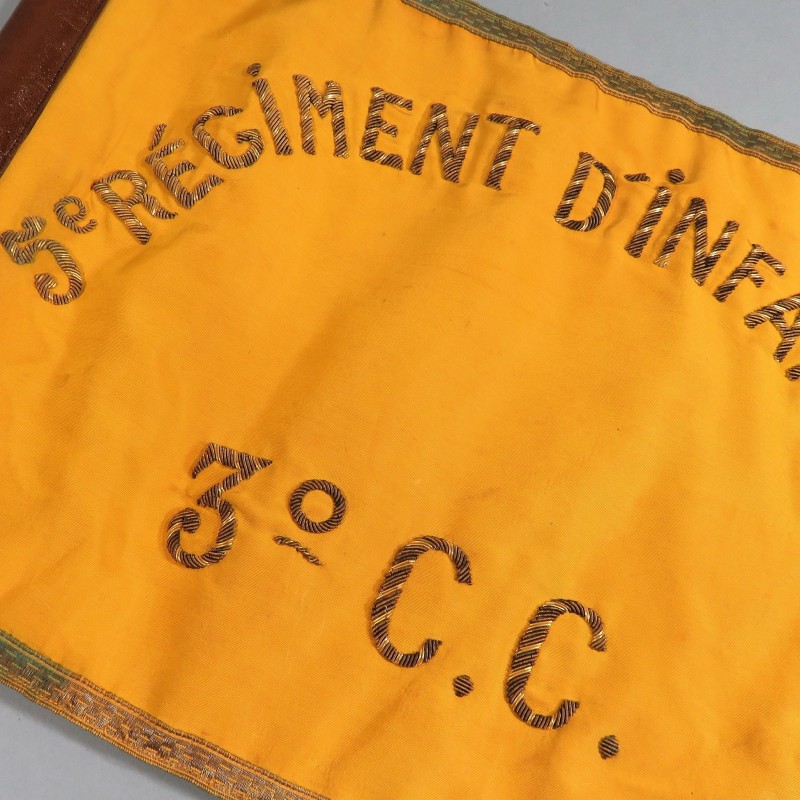 ENSEMBLE DE 2 FANIONS DU 5 ème RI REGIMENT D'INFANTERIE NAVARRE SANS PEUR 3 ° C.C. ET C.E.A ANNEES 1950-1970