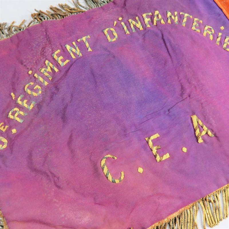 ENSEMBLE DE 2 FANIONS DU 5 ème RI REGIMENT D'INFANTERIE NAVARRE SANS PEUR 3 ° C.C. ET C.E.A ANNEES 1950-1970